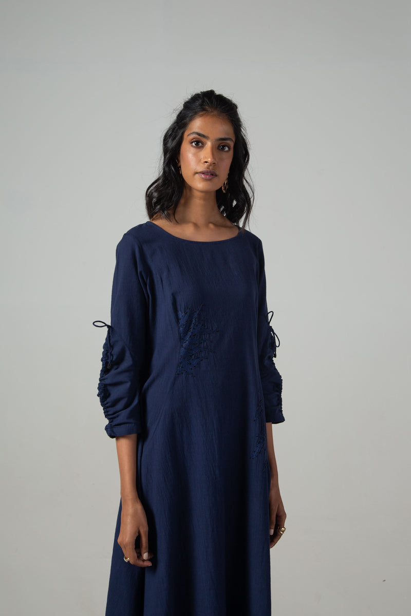 Blue dress with drawstring sleeves