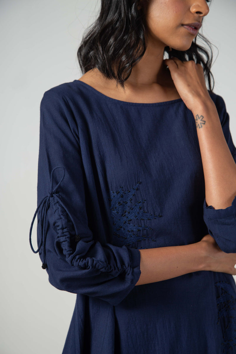 Blue dress with drawstring sleeves