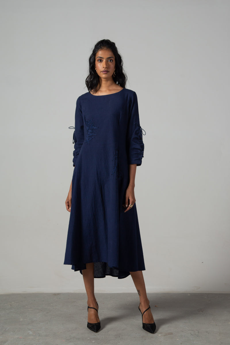 Blue dress with drawstring sleeves